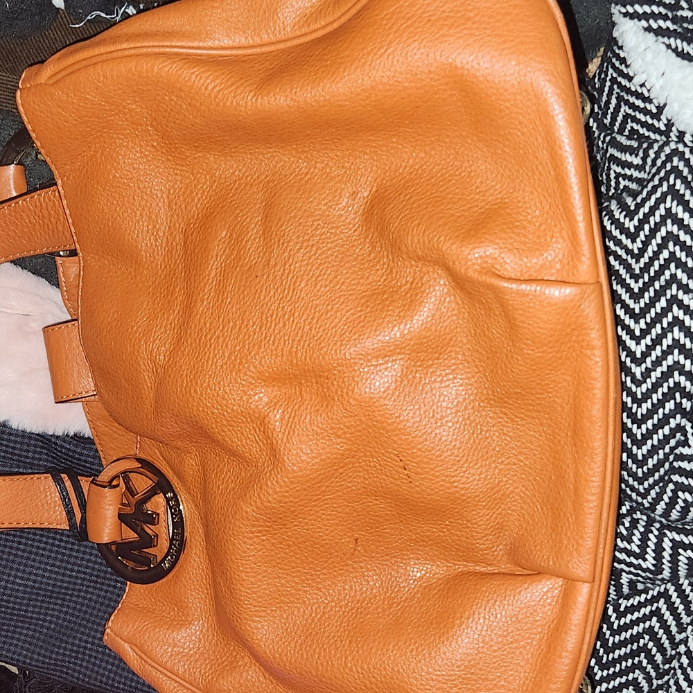 Michael Kors Burnt Orange Leather Shoulder Bag Gold Hardware. Magnetic Closer.